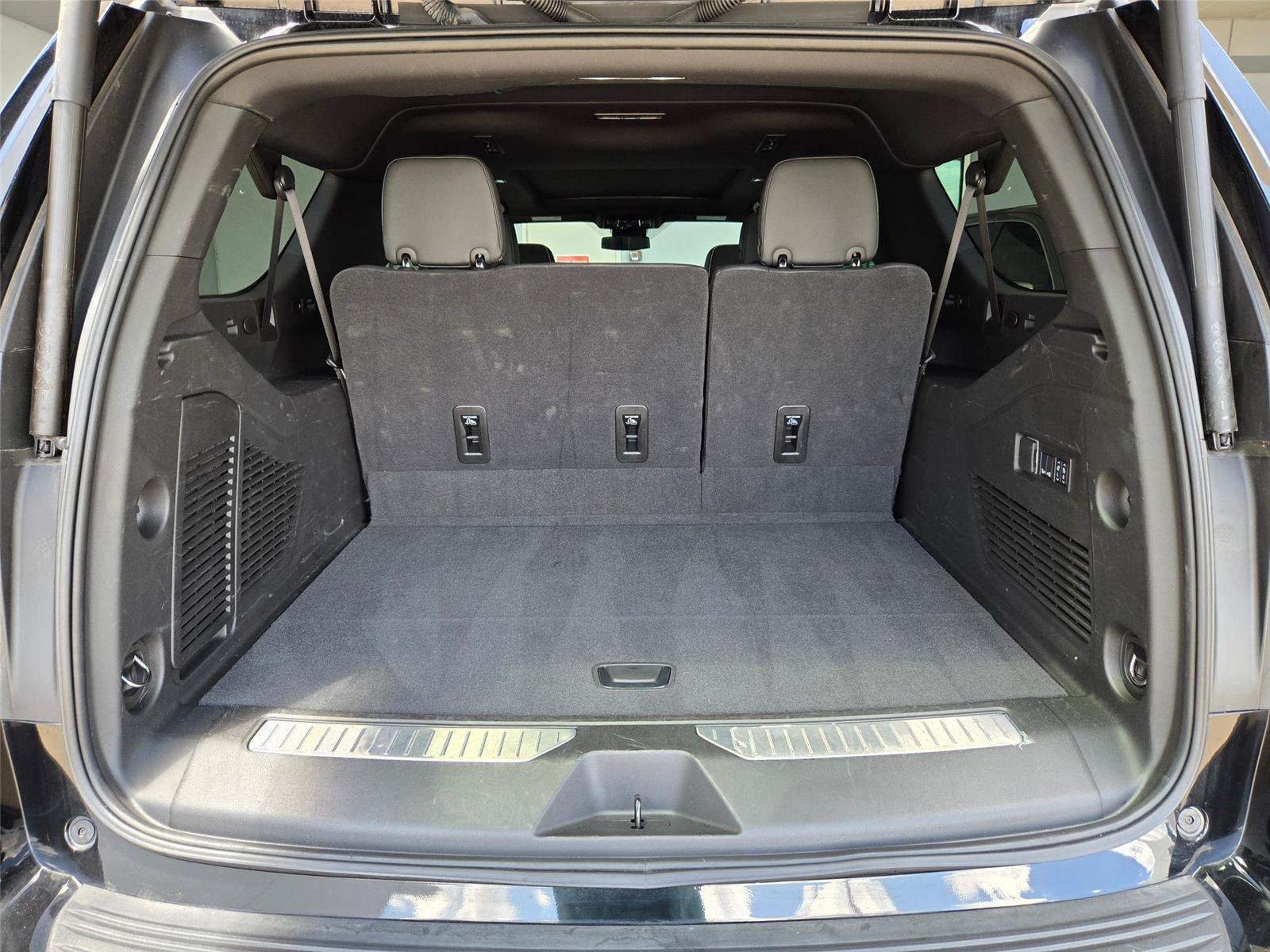 Used 2026 Chevrolet Suburban Premier w/ Sun And Tow Package AWD/4WD image 35