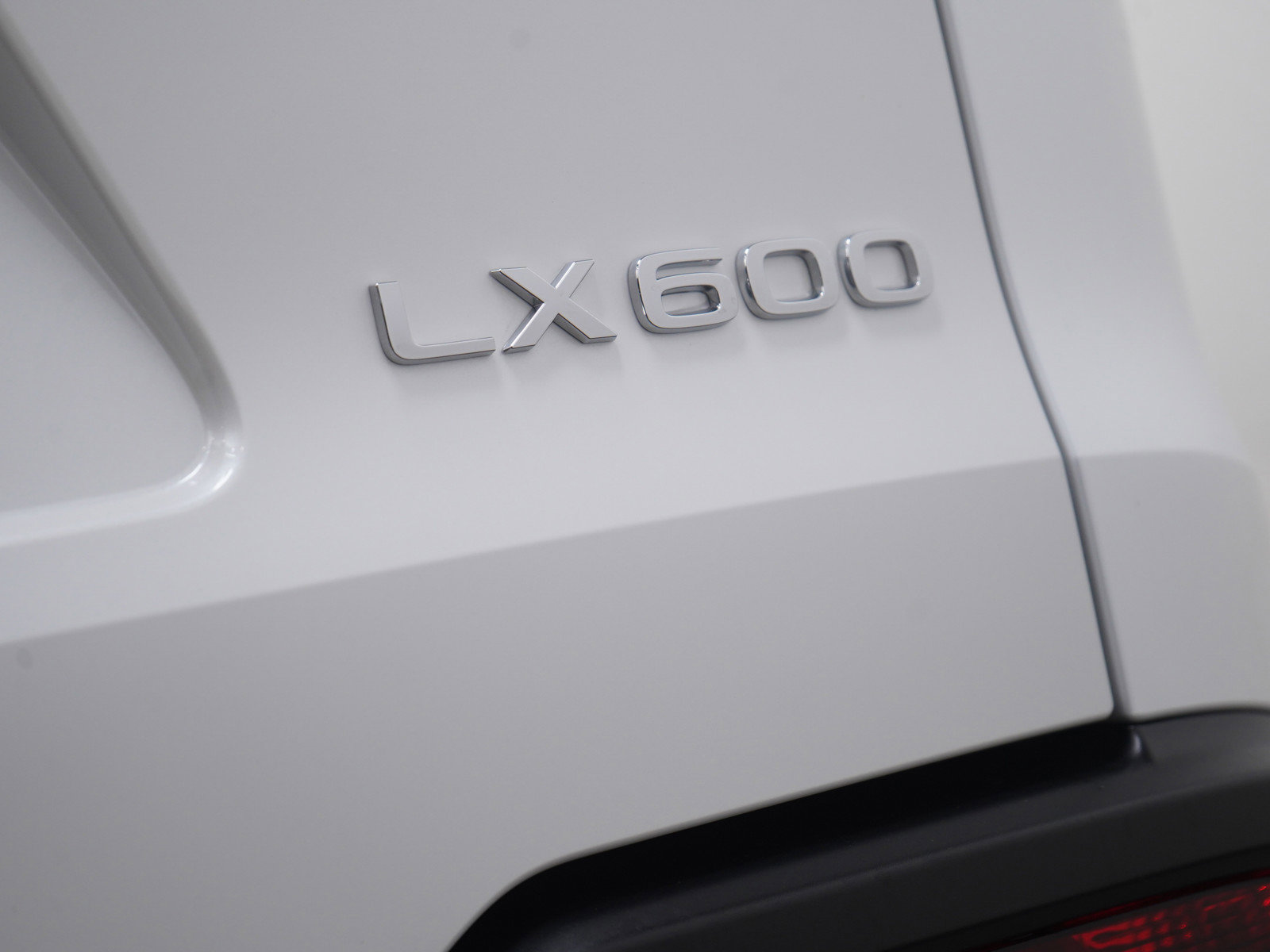 Used 2025 Lexus LX 600 4WD w/ Accessory Package (2T) image 12