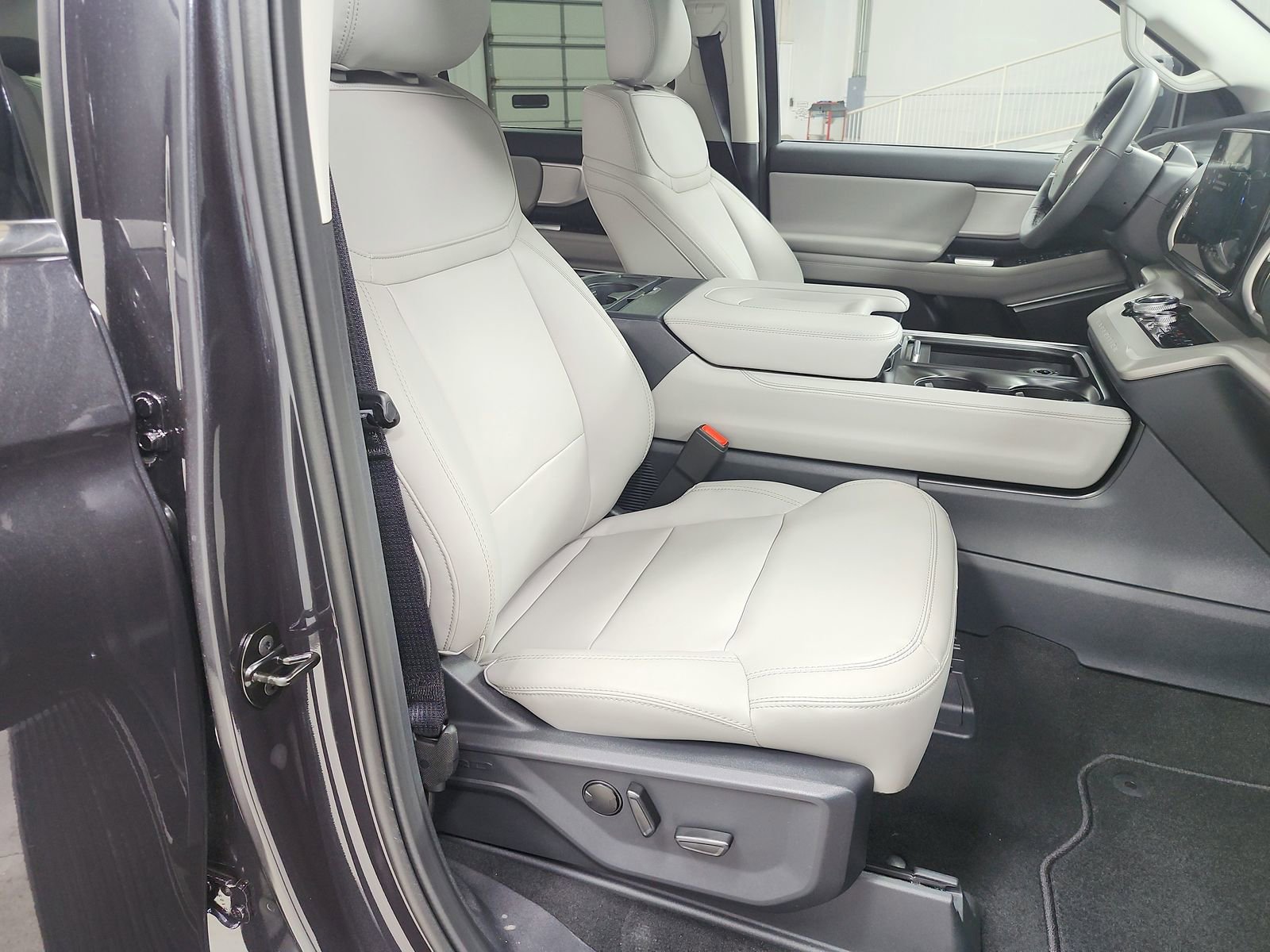 New 2026 Ford Expedition Active image 38