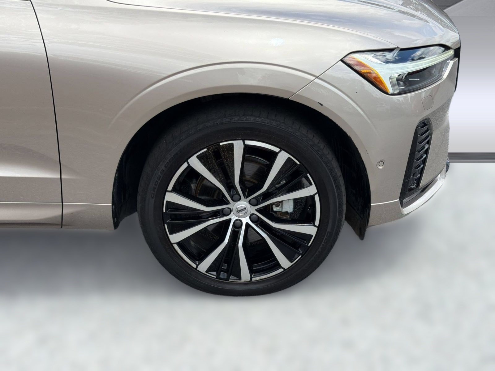 Certified 2023 Volvo XC60 B5 Plus w/ Climate Package FWD image 11