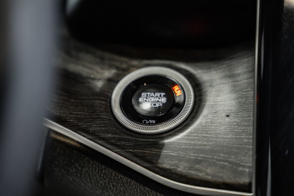 Used 2024 Jeep Grand Cherokee L Limited image 34