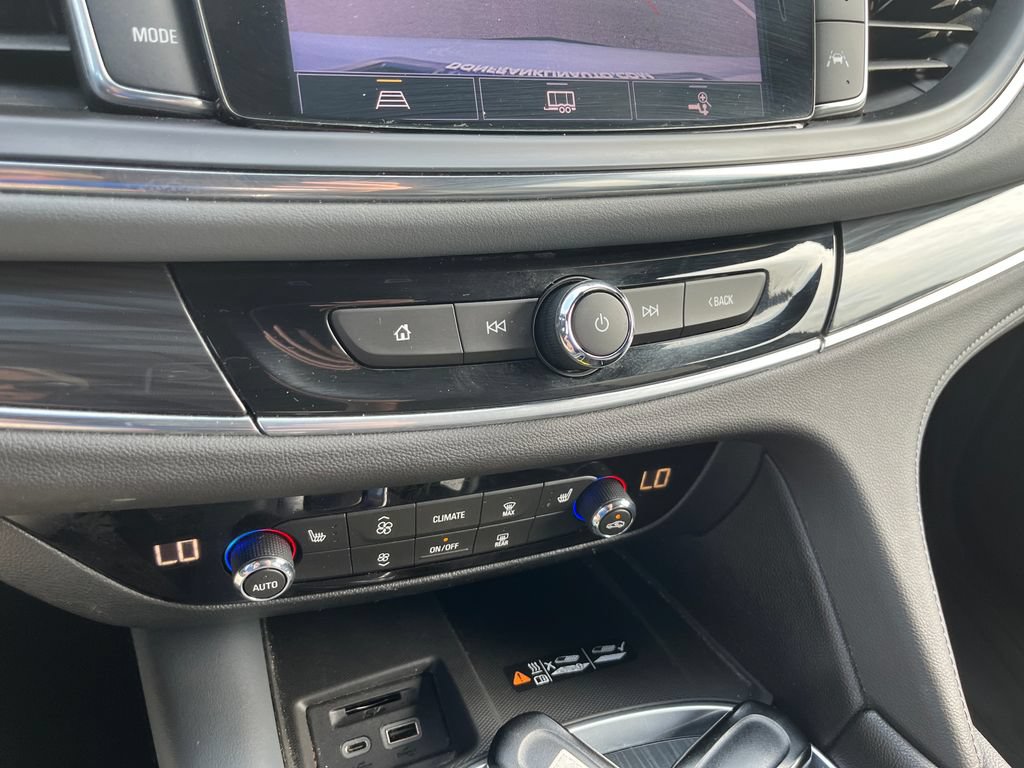 Used 2022 Buick Enclave Essence w/ Sport Touring Edition FWD image 19