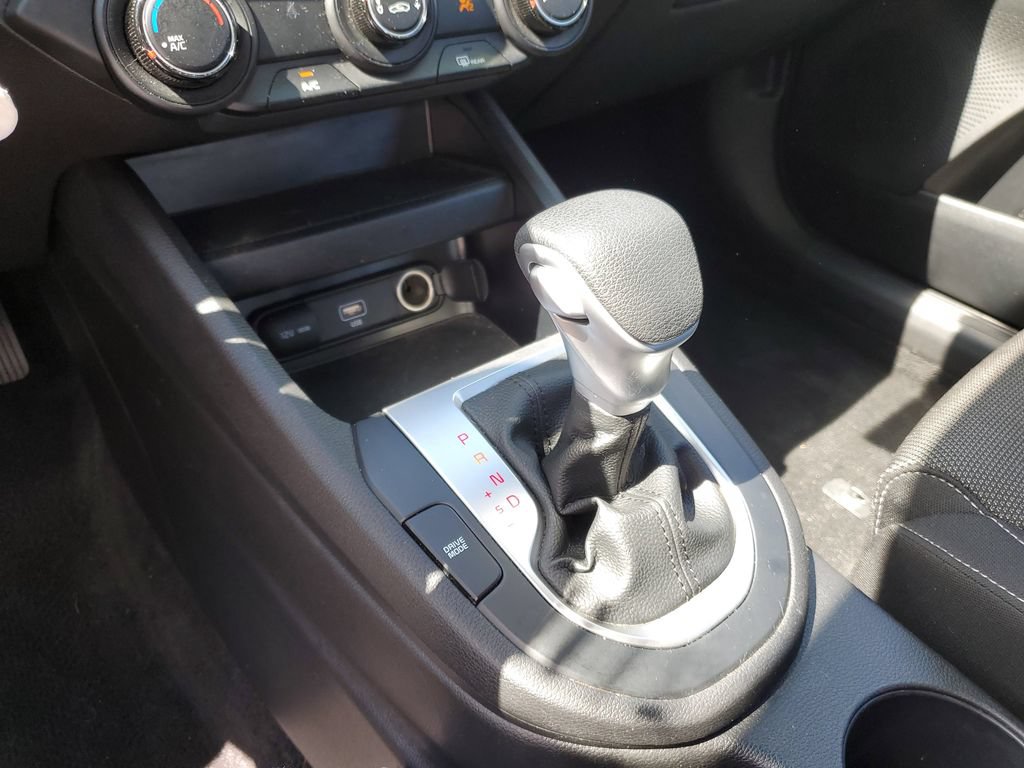 Certified 2022 Kia Forte LXS w/ LXS Technology Package FWD image 29