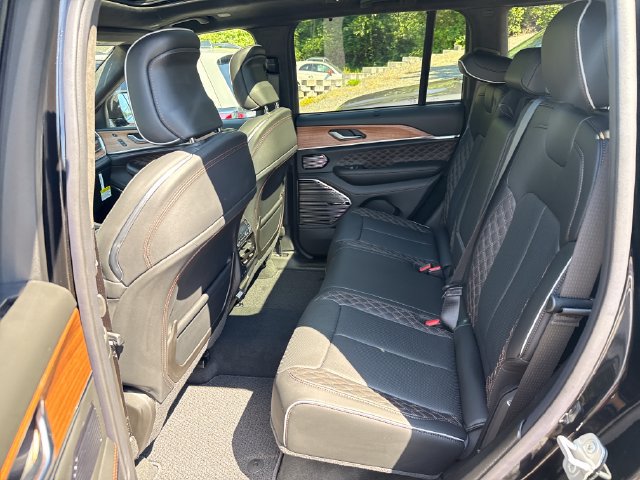 New 2026 Jeep Grand Cherokee Summit w/ Obsidian Package AWD/4WD image 13