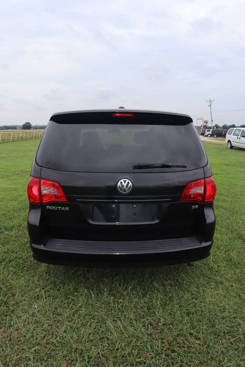 Used 2010 Volkswagen Routan SE FWD image 8