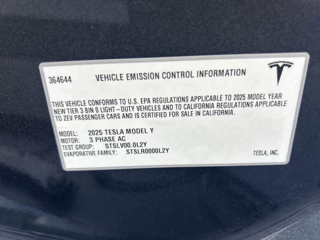 Used 2025 Tesla Model Y Long Range AWD/4WD image 9