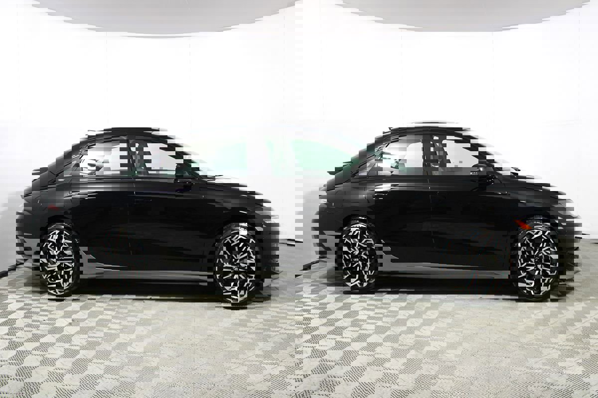 Used 2024 Hyundai Ioniq 6 Limited image 25