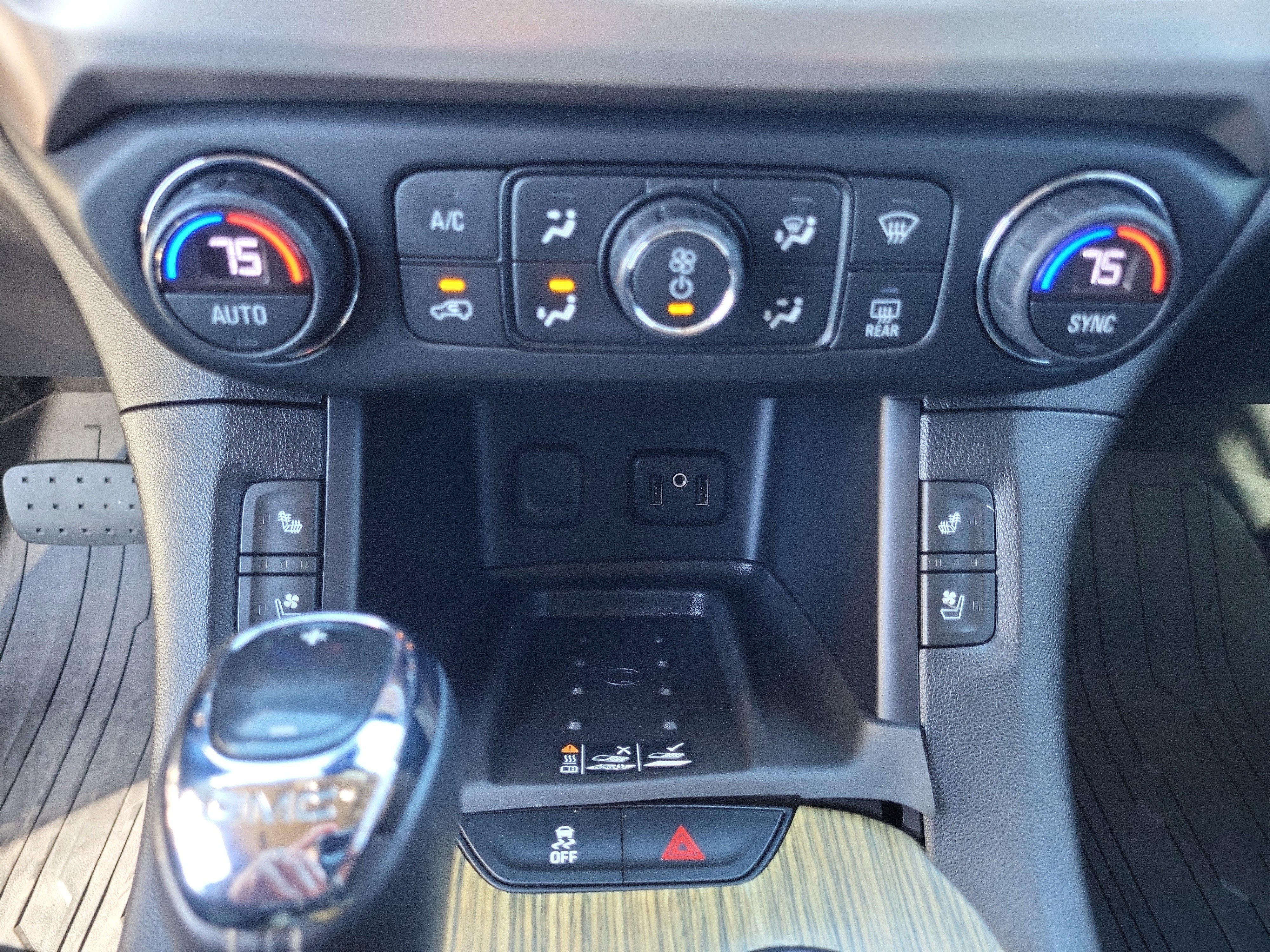 Certified 2017 GMC Acadia Denali w/ Technology Package image 18