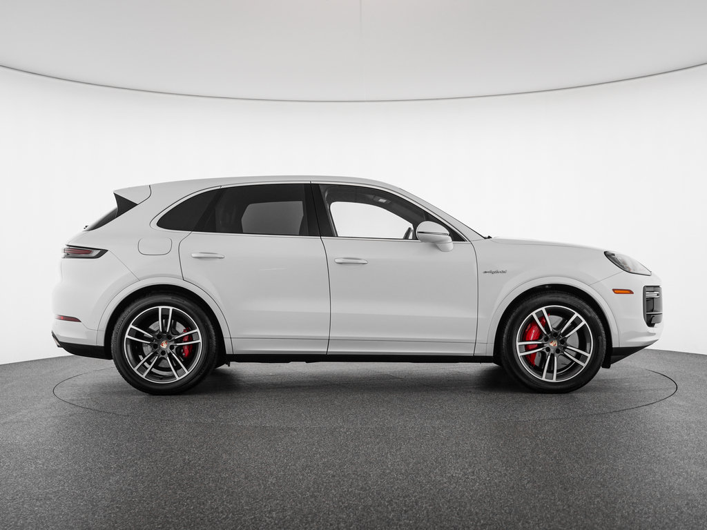 Used 2024 Porsche Cayenne Turbo AWD/4WD image 6