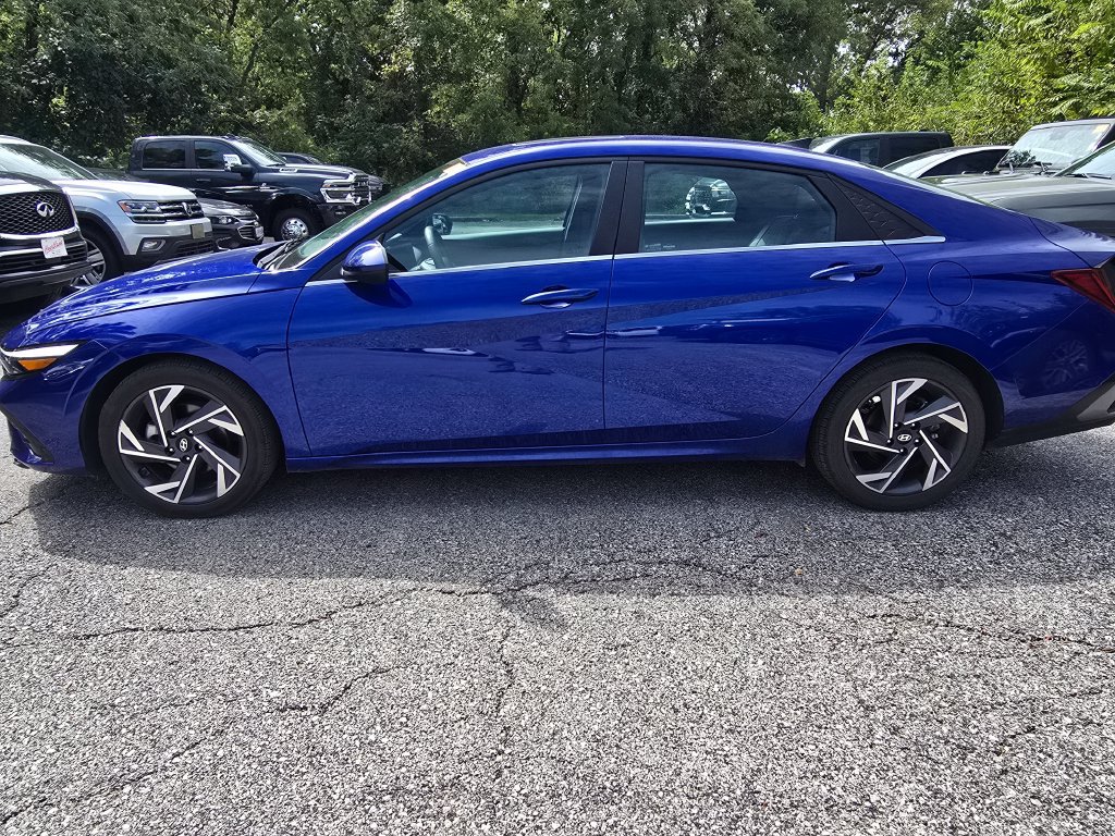 Used 2025 Hyundai Elantra SEL FWD image 3
