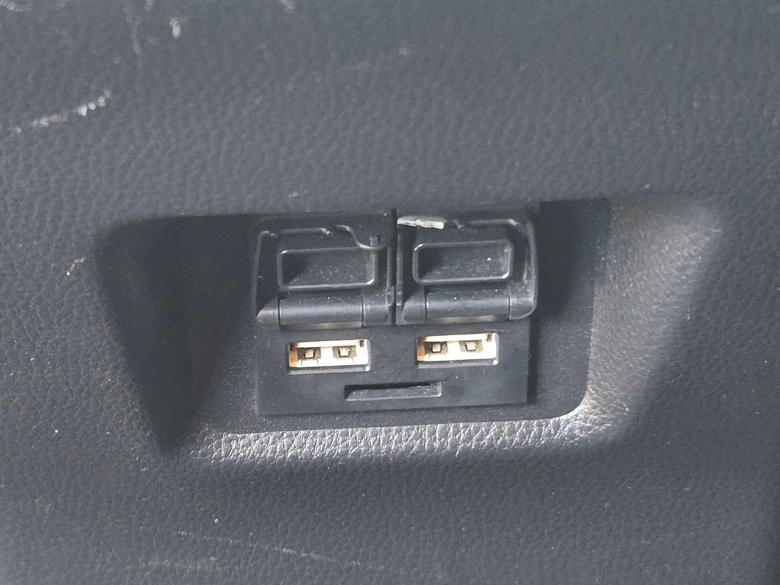 Used 2021 Toyota RAV4 XLE AWD/4WD image 8