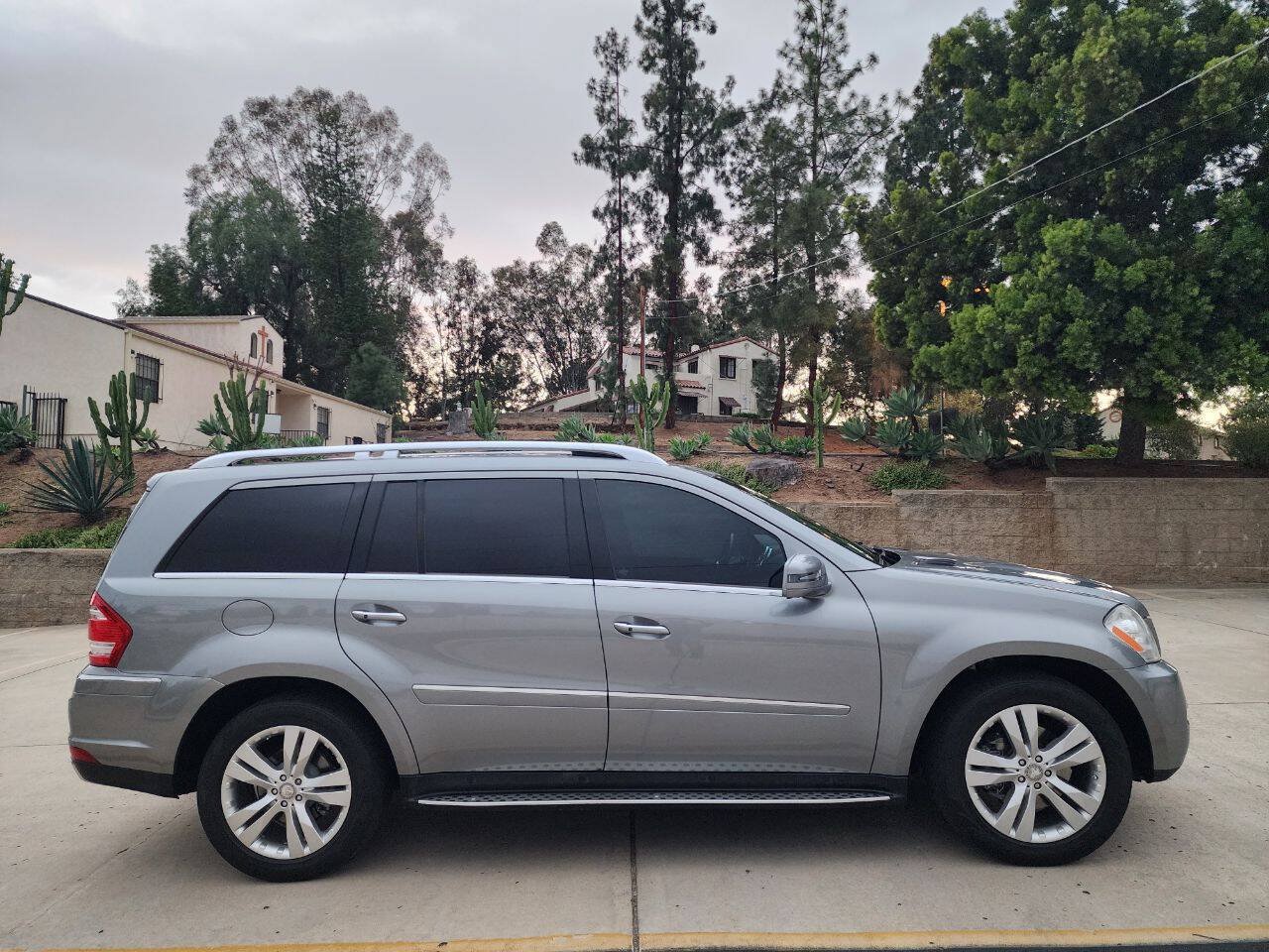 Used 2012 Mercedes-Benz GL 450 4MATIC image 4