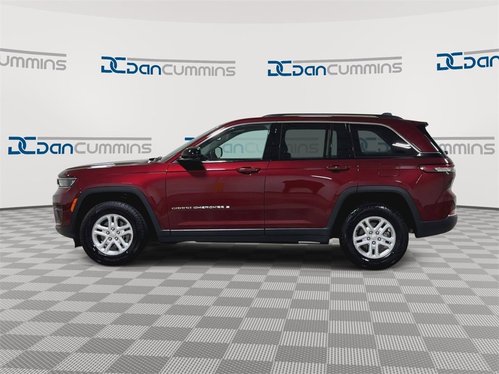 Used 2023 Jeep Grand Cherokee Laredo image 5