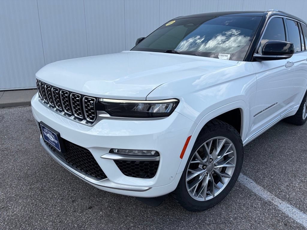 Used 2022 Jeep Grand Cherokee Summit w/ Adv Protech Group IV AWD/4WD image 2