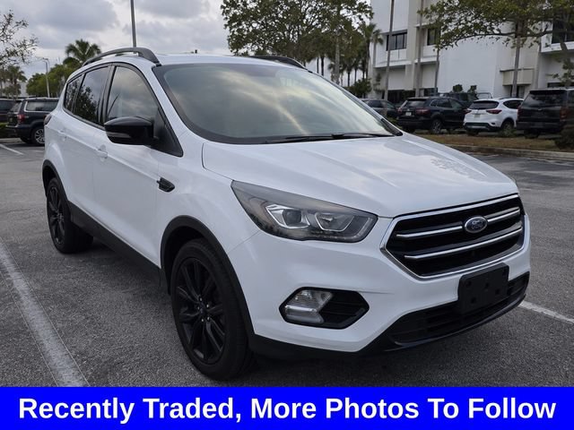 Used 2018 Ford Escape SE w/ SE Sport Appearance Package AWD/4WD image 1