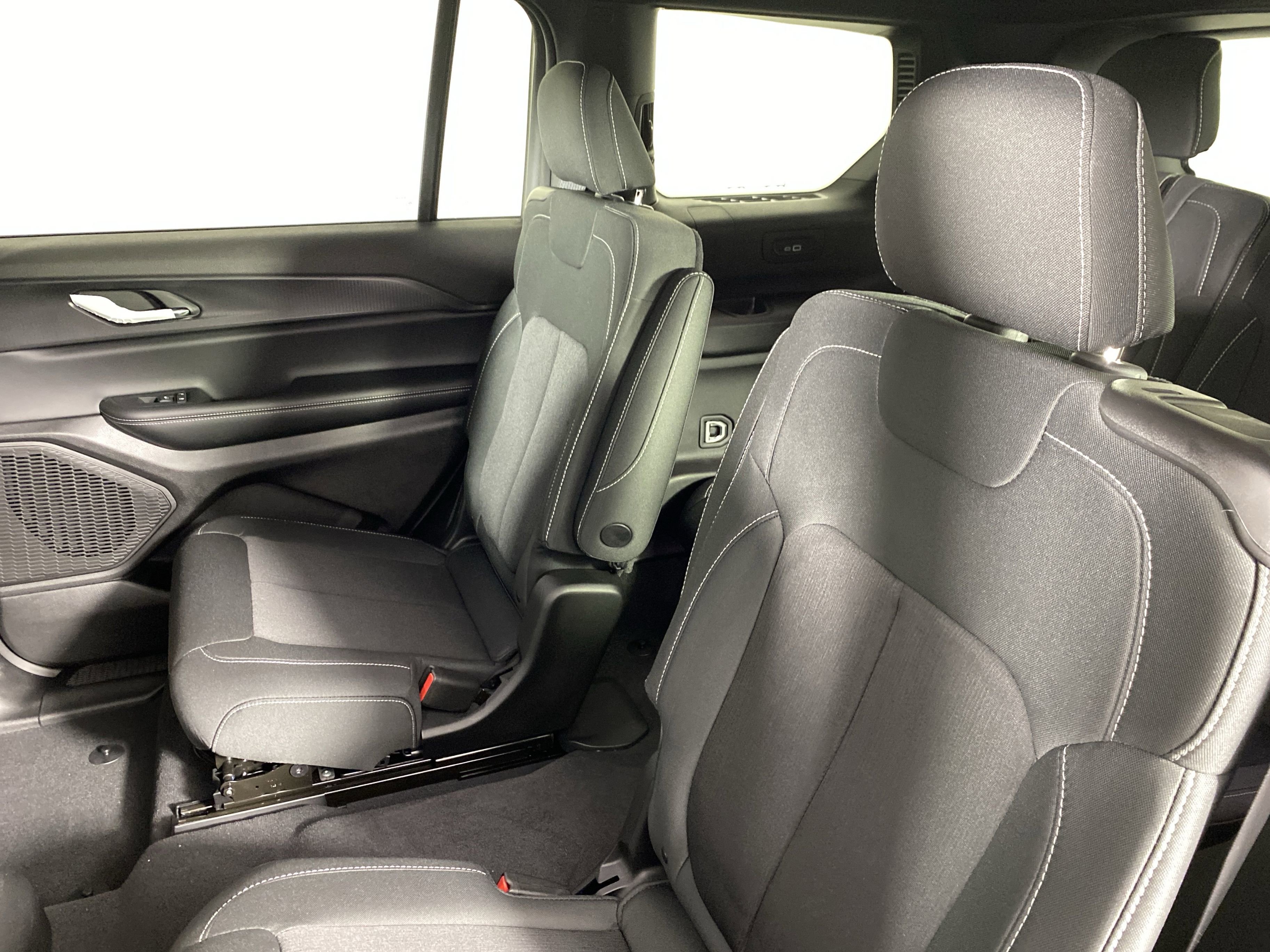 New 2025 Jeep Grand Cherokee L Laredo w/ Luxury Tech Group I image 29