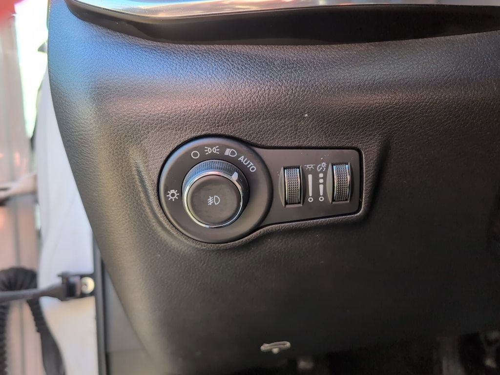 Used 2022 Jeep Compass Limited image 25