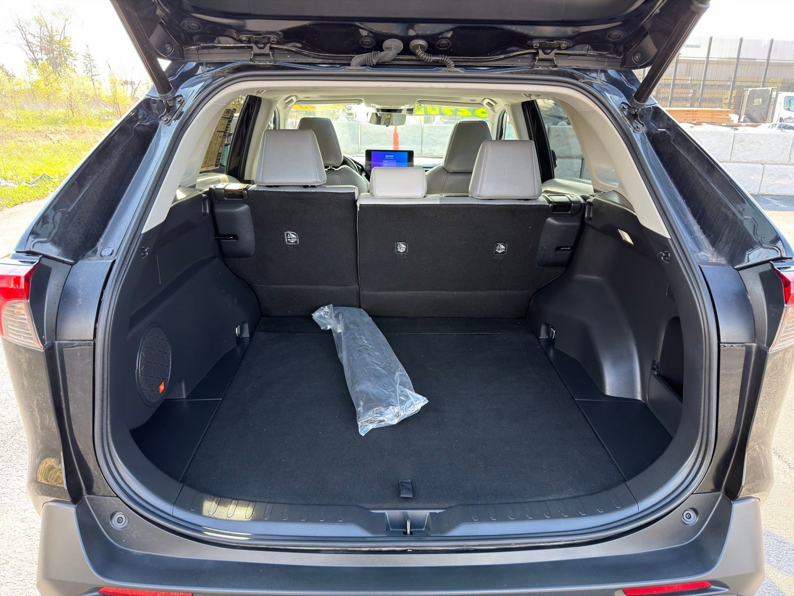 Used 2023 Toyota RAV4 XLE Premium image 32