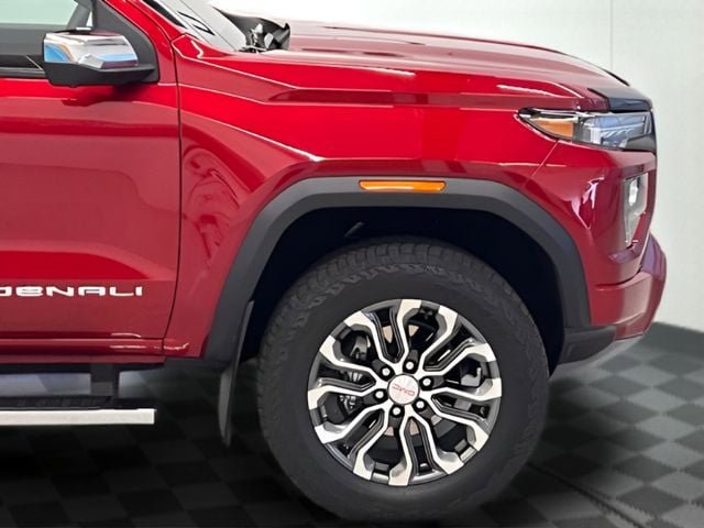 Used 2025 GMC Canyon Denali AWD/4WD image 8