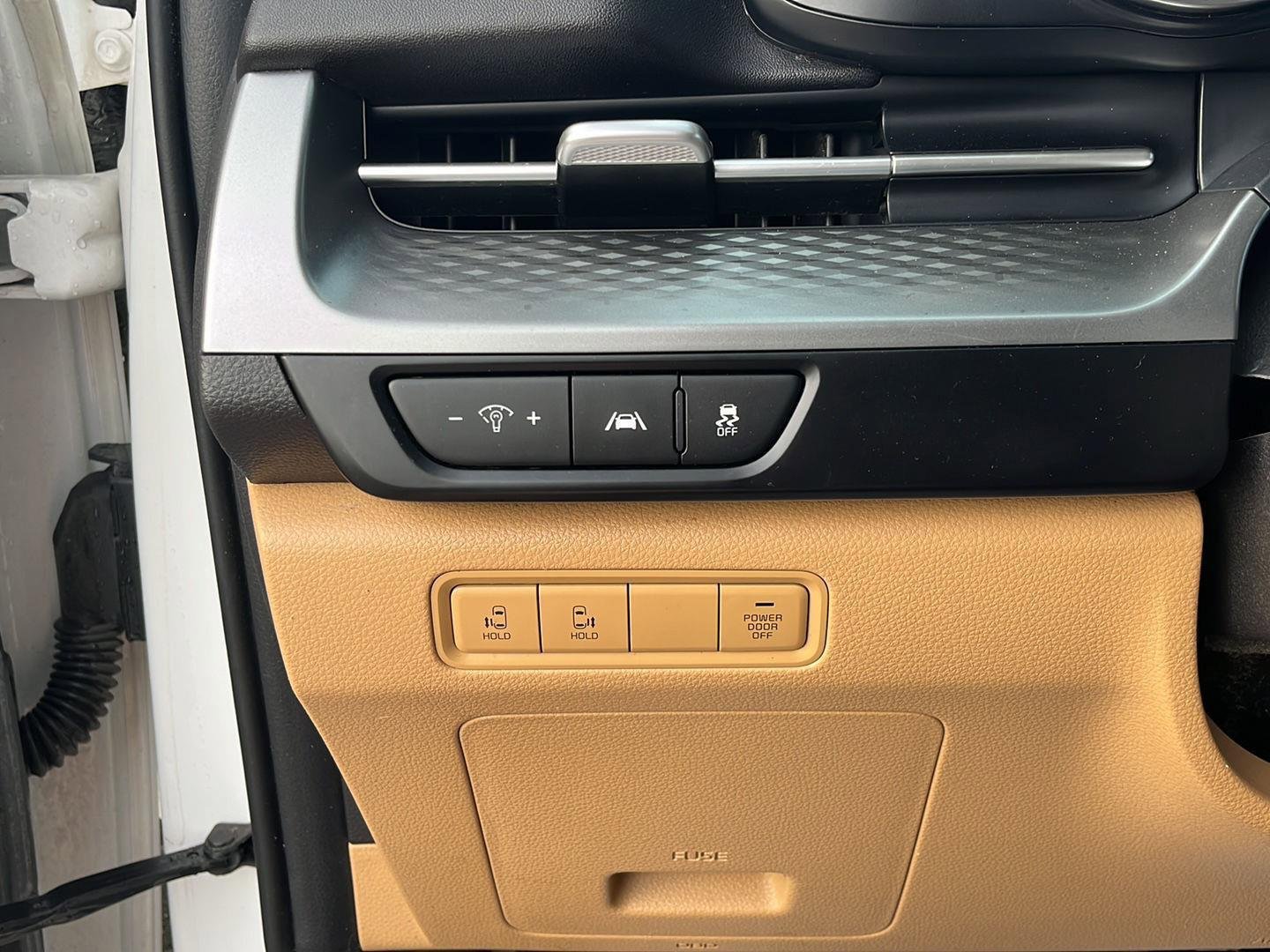 Used 2022 Kia Carnival LX image 12
