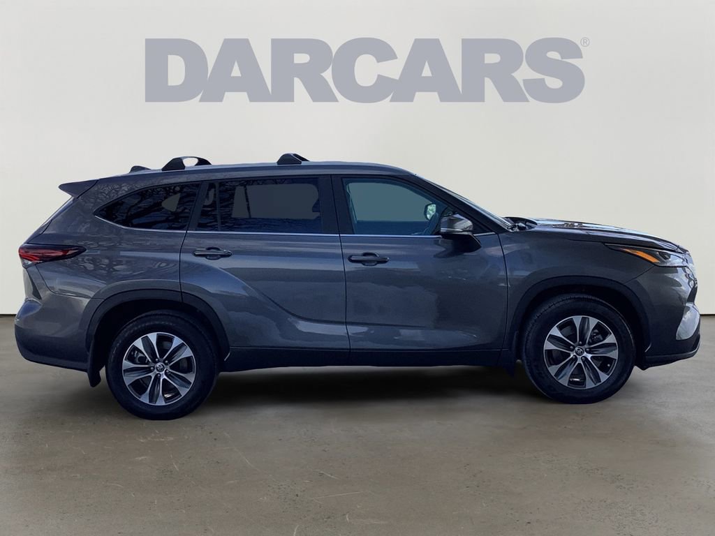 Used 2024 Toyota Highlander XLE image 8