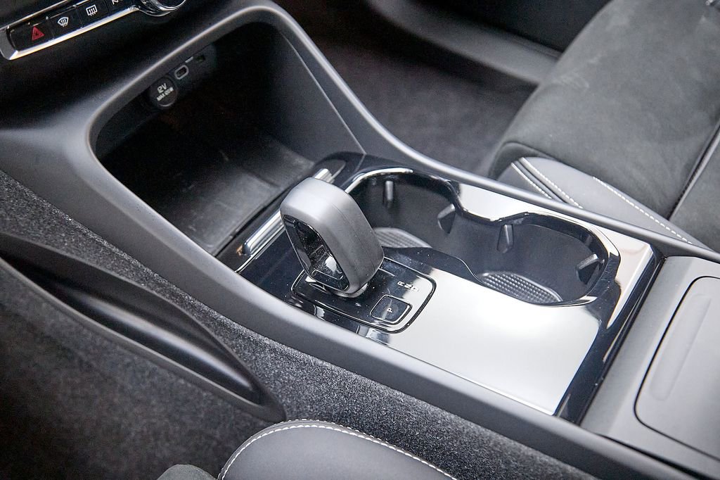 Certified 2023 Volvo C40 P8 Recharge Ultimate image 16
