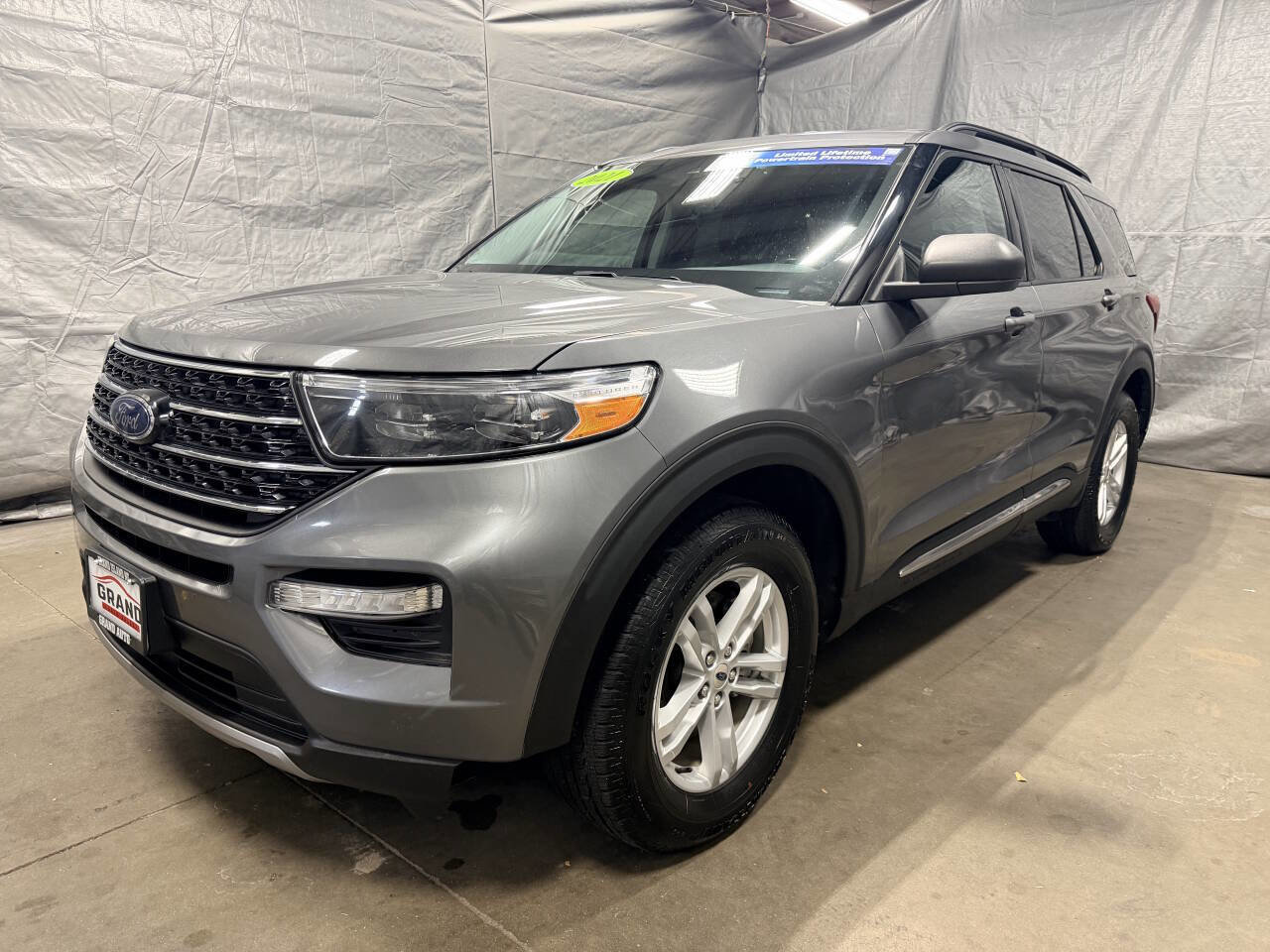 Used 2021 Ford Explorer XLT w/ Equipment Group 202A image 3