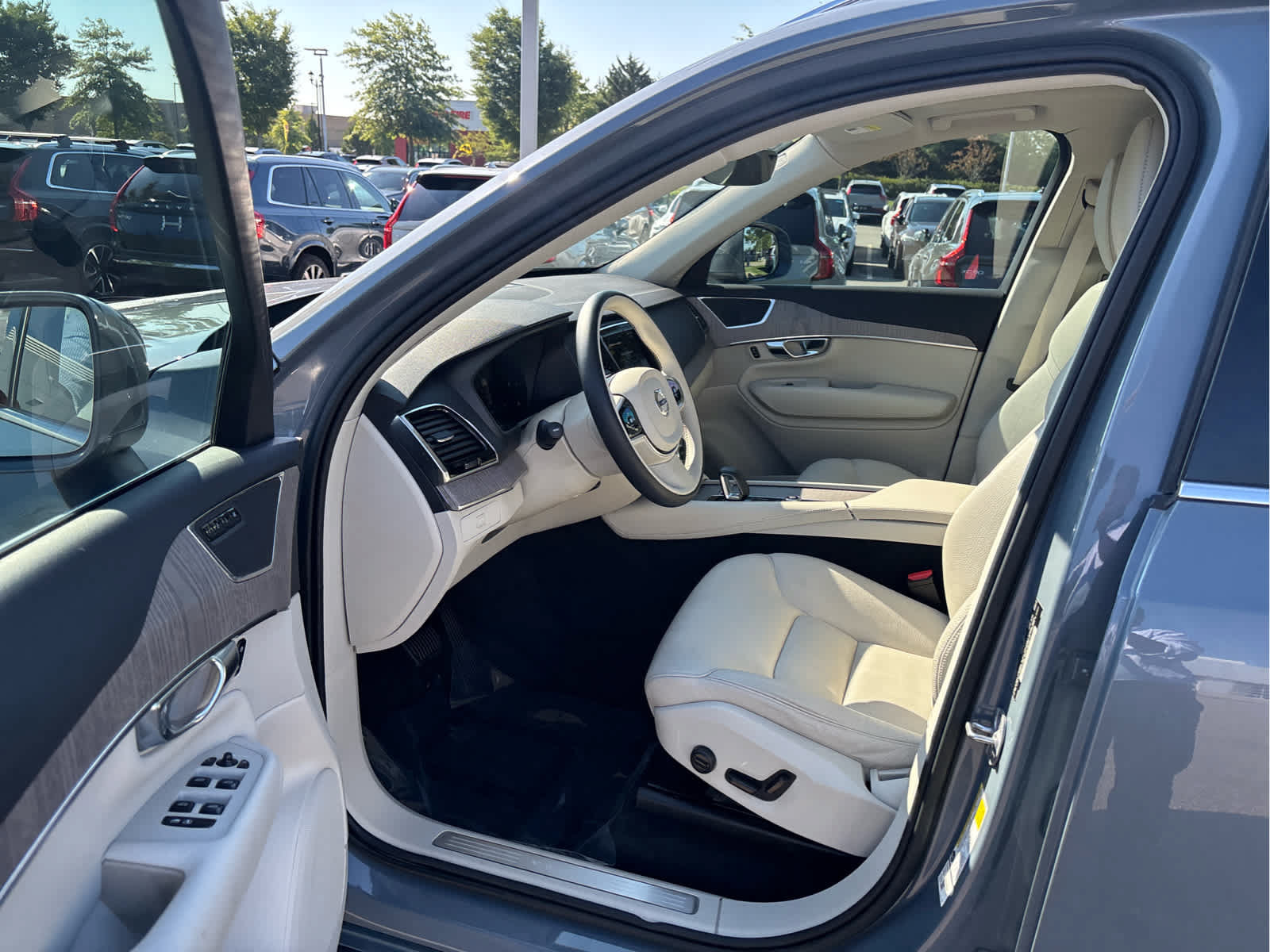Used 2023 Volvo XC90 B6 Plus w/ Protection Package Premier AWD/4WD image 14
