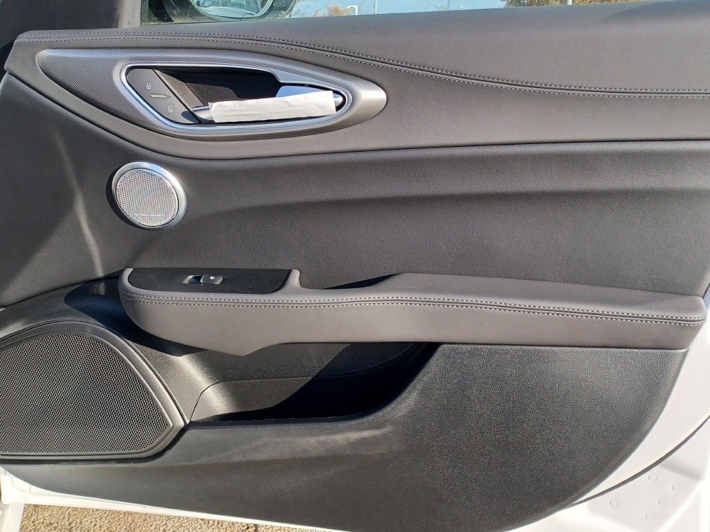 Used 2024 Alfa Romeo Giulia Veloce image 5