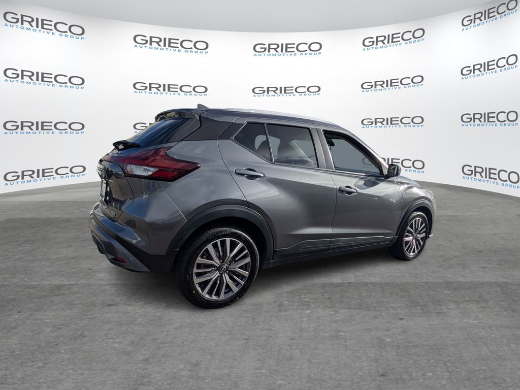 Used 2023 Nissan Kicks SV image 7