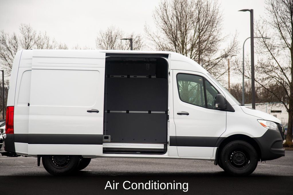 Used 2025 Mercedes-Benz Sprinter 2500 image 8