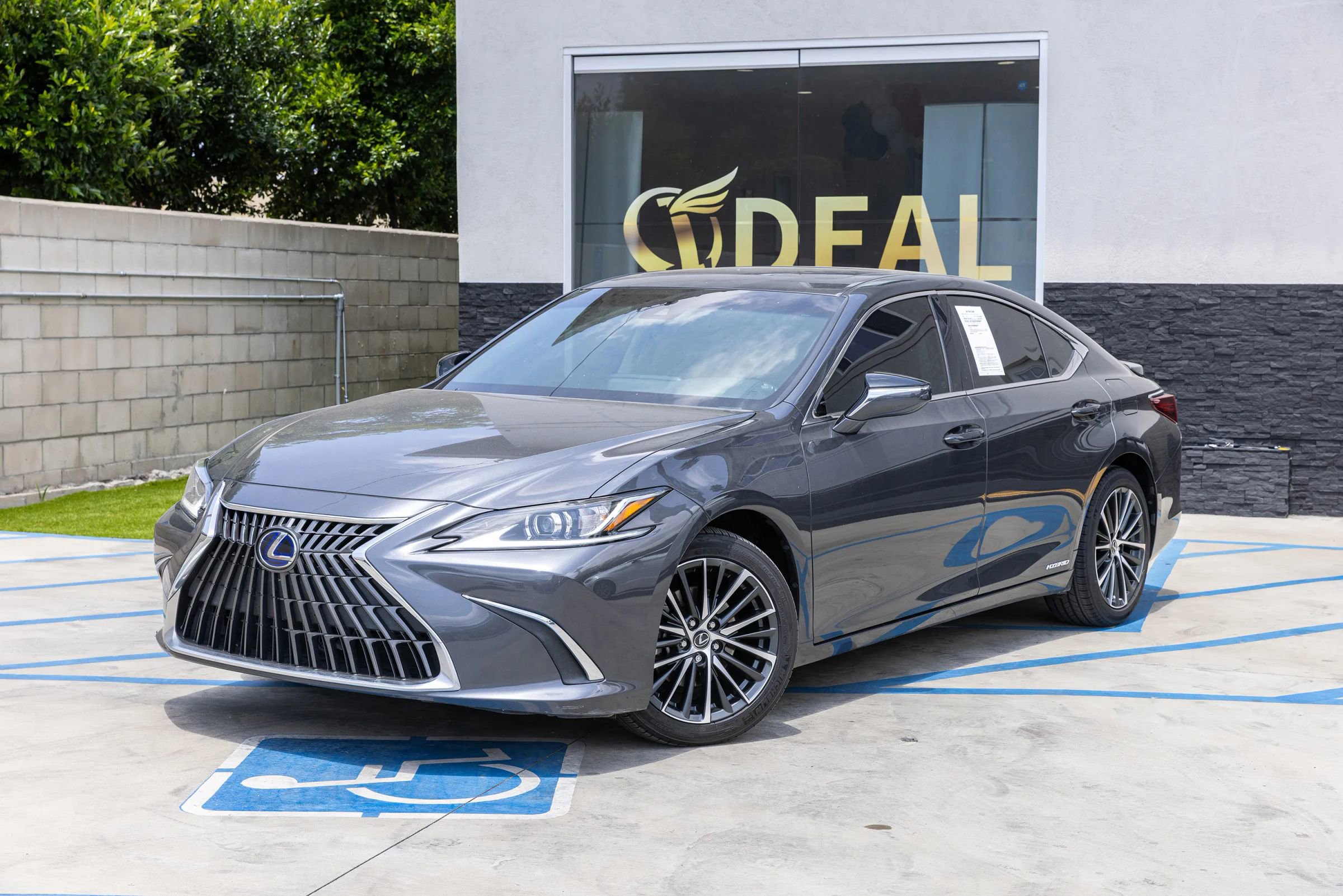 Used 2022 Lexus ES 300h w/ Accessory Package FWD image 6