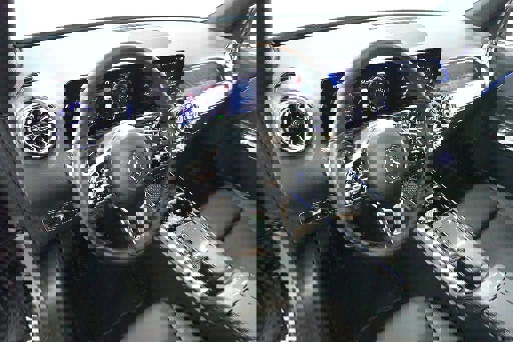 Used 2023 Mercedes-Benz EQB 300 4MATIC w/ Exclusive Package image 26