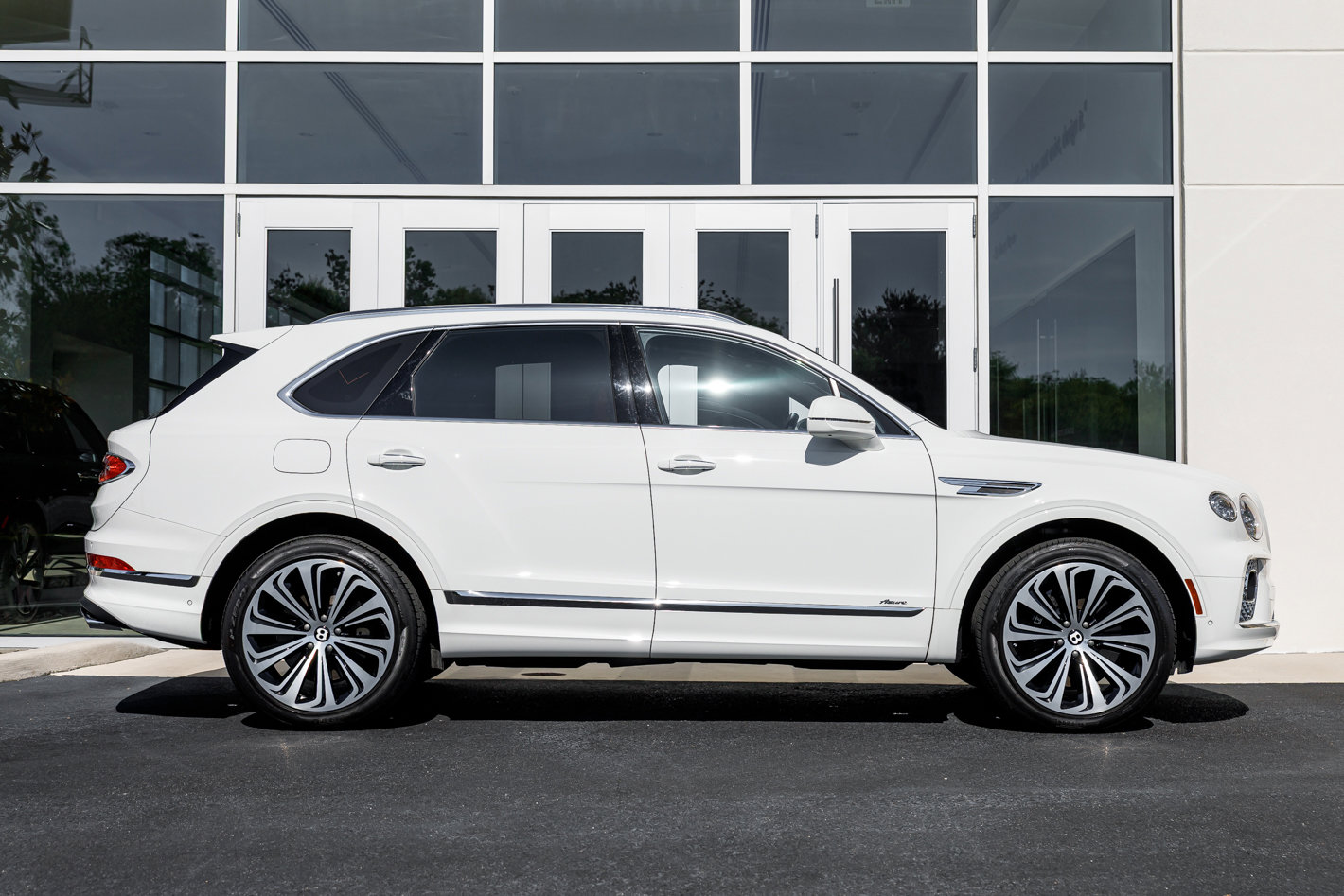 Used 2023 Bentley Bentayga AWD/4WD image 20