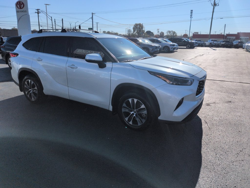 Certified 2022 Toyota Highlander XLE AWD/4WD image 7