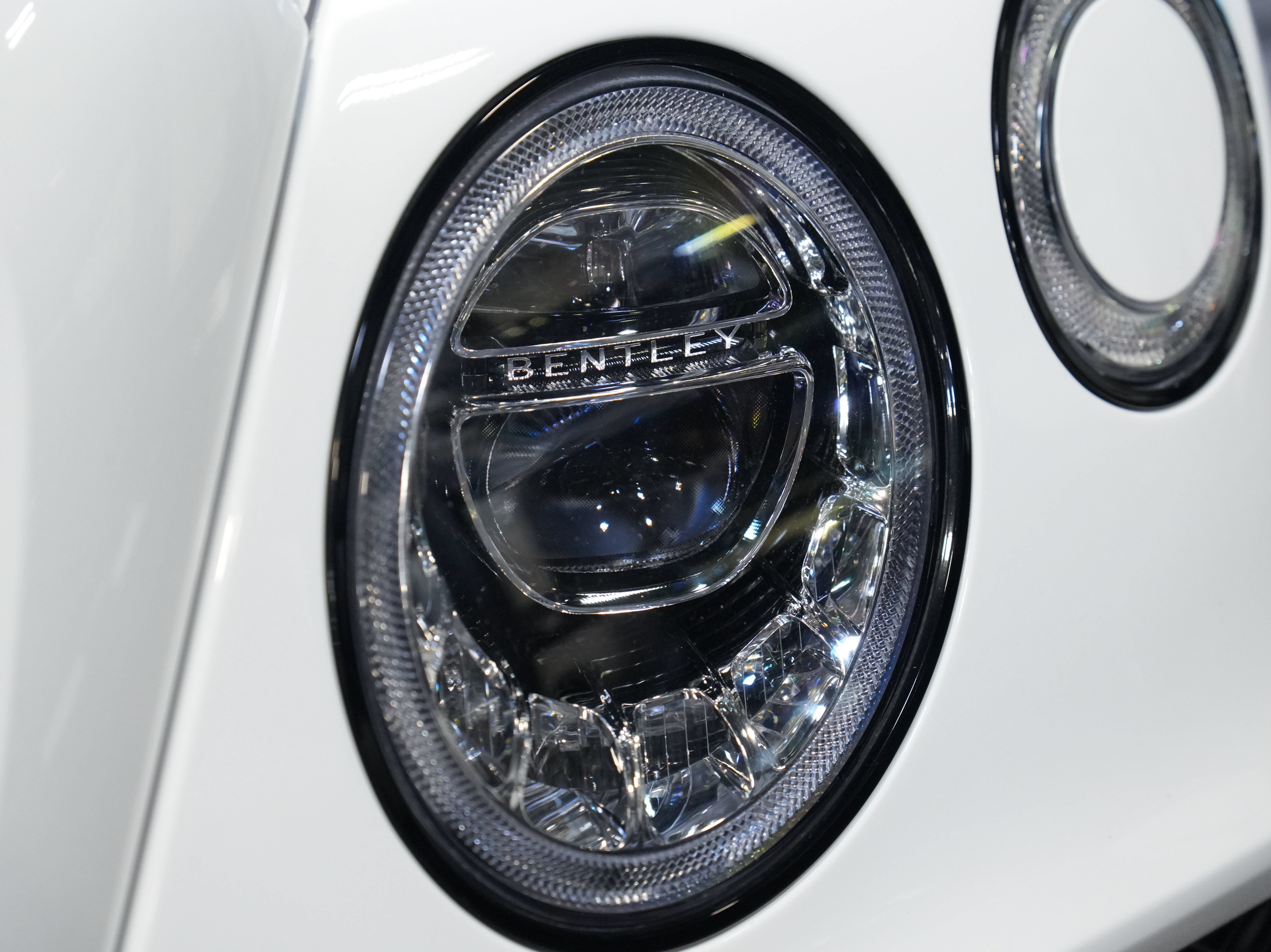 Used 2018 Bentley Bentayga AWD/4WD image 11