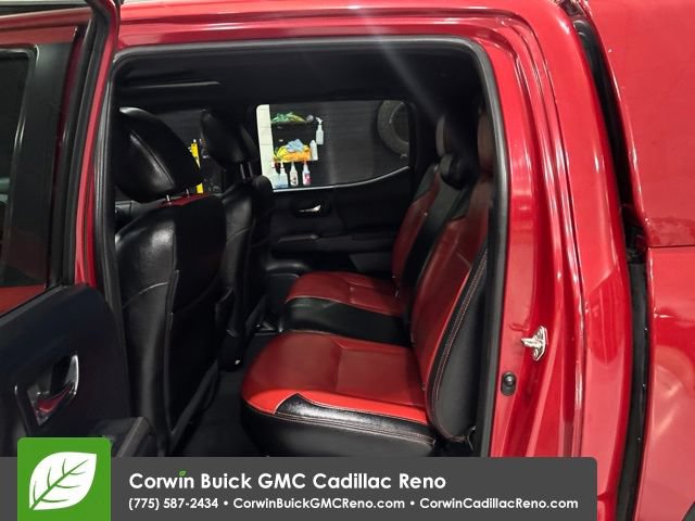 Used 2016 Toyota Tacoma TRD Off-Road w/ Premium & Technology Package AWD/4WD image 31