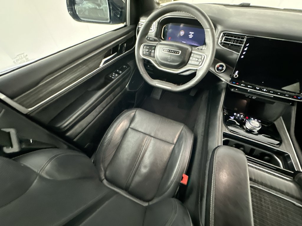 Used 2024 Jeep Wagoneer Series II w/ Flexible Seating Group AWD/4WD image 9