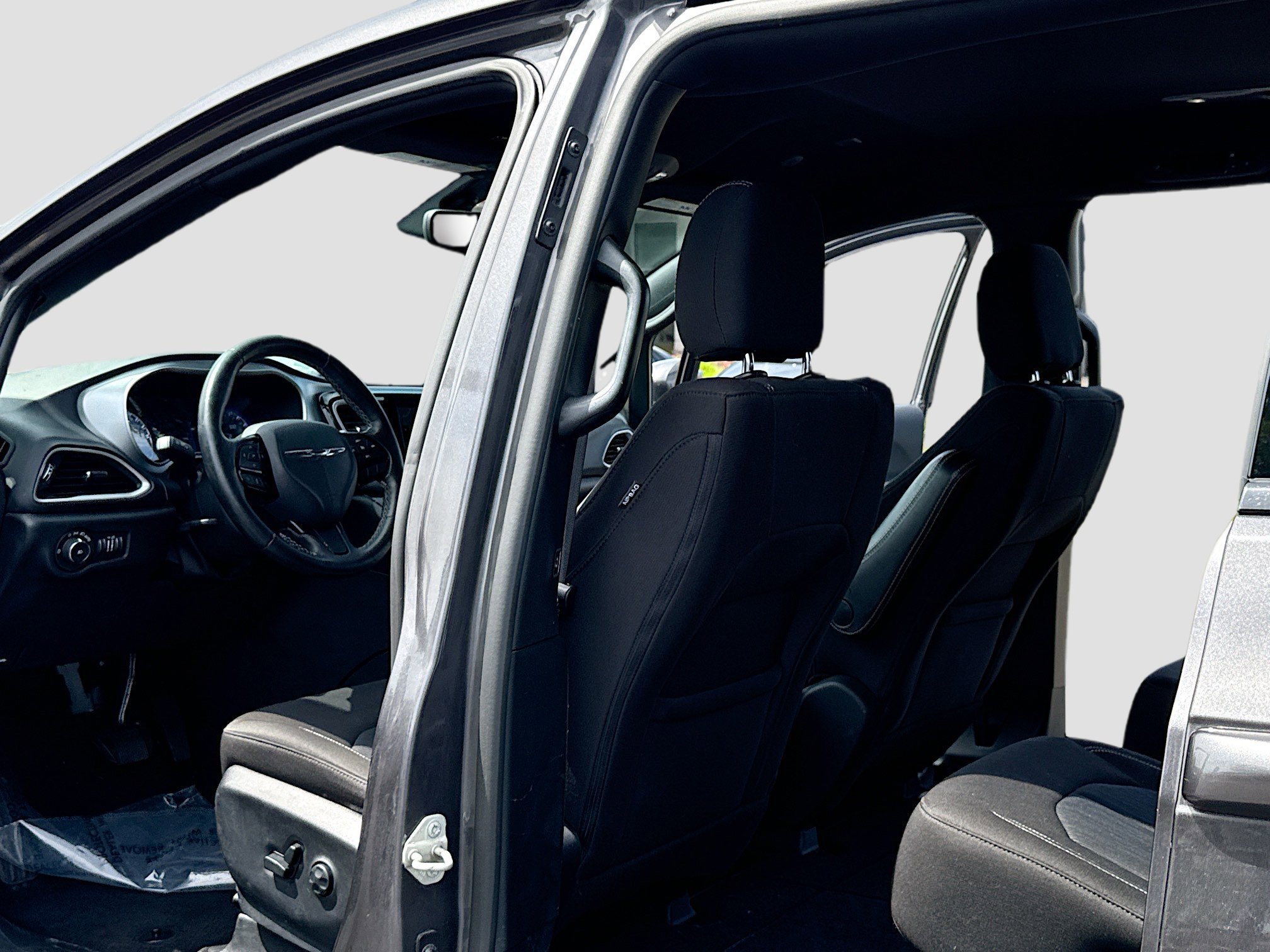 Used 2020 Chrysler Pacifica Touring FWD image 6