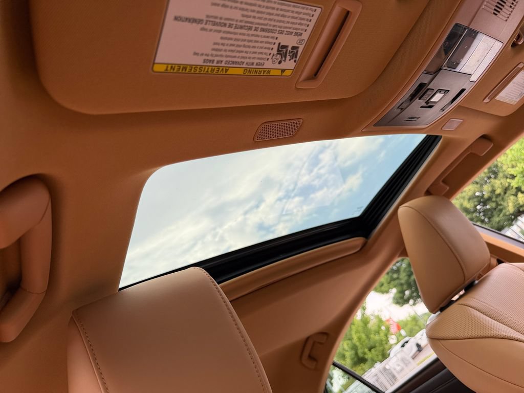 Certified 2024 Lexus ES 300h w/ Technology Package FWD image 8