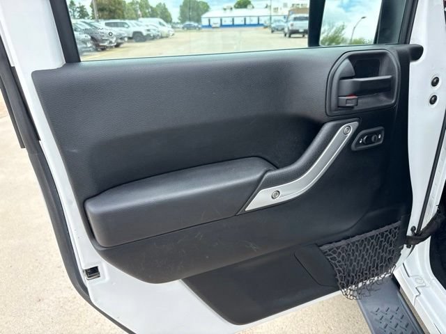 Used 2018 Jeep Wrangler Unlimited Sahara w/ Connectivity Group AWD/4WD image 11