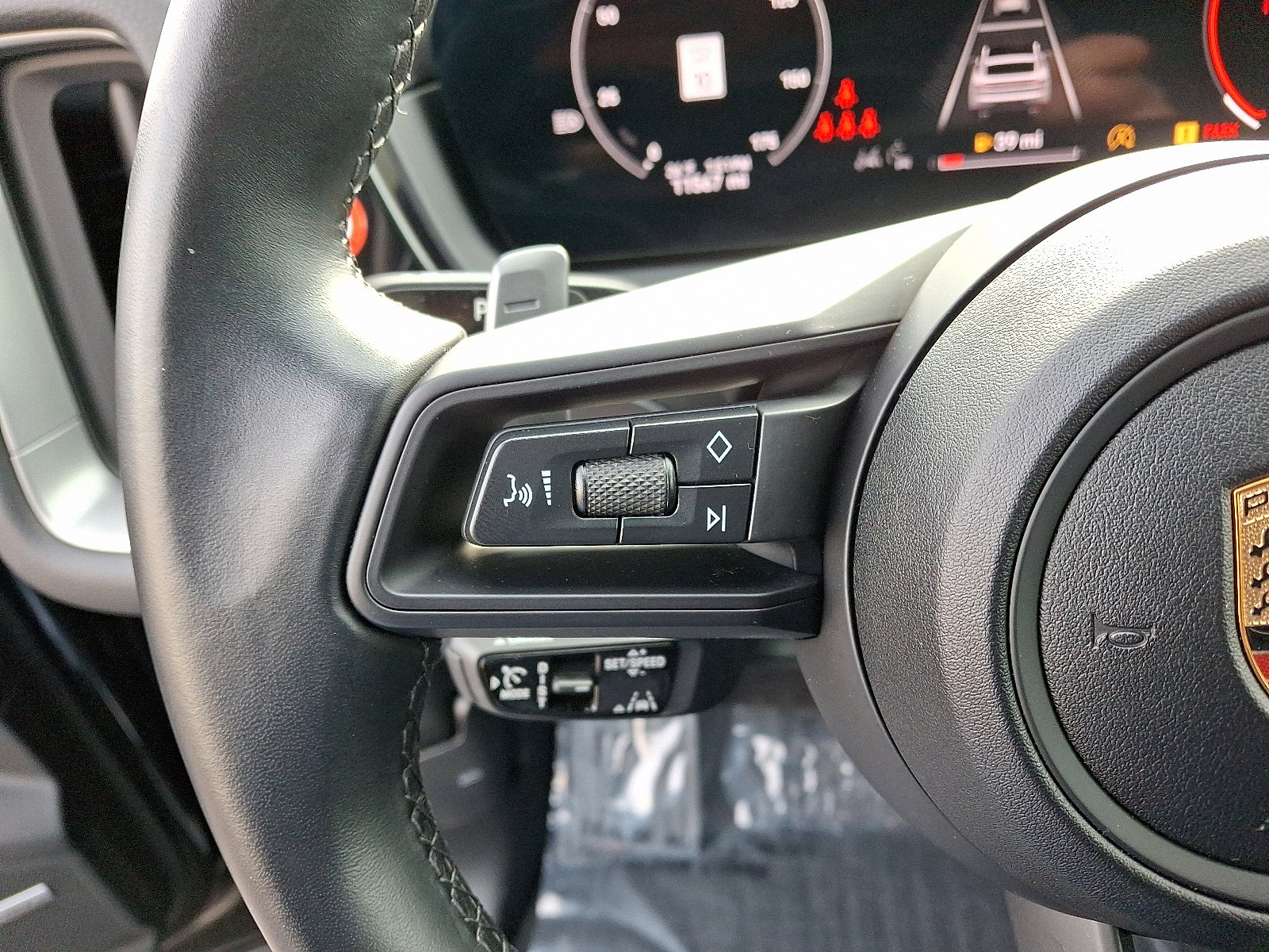 Used 2024 Porsche Cayenne Coupe image 22