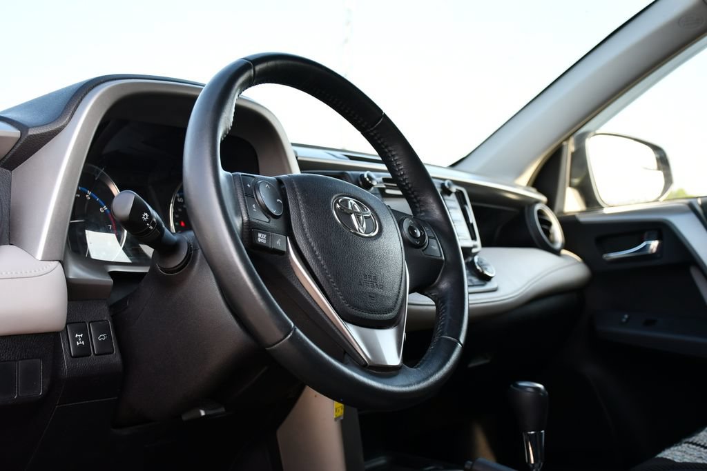 Used 2016 Toyota RAV4 XLE AWD/4WD image 11