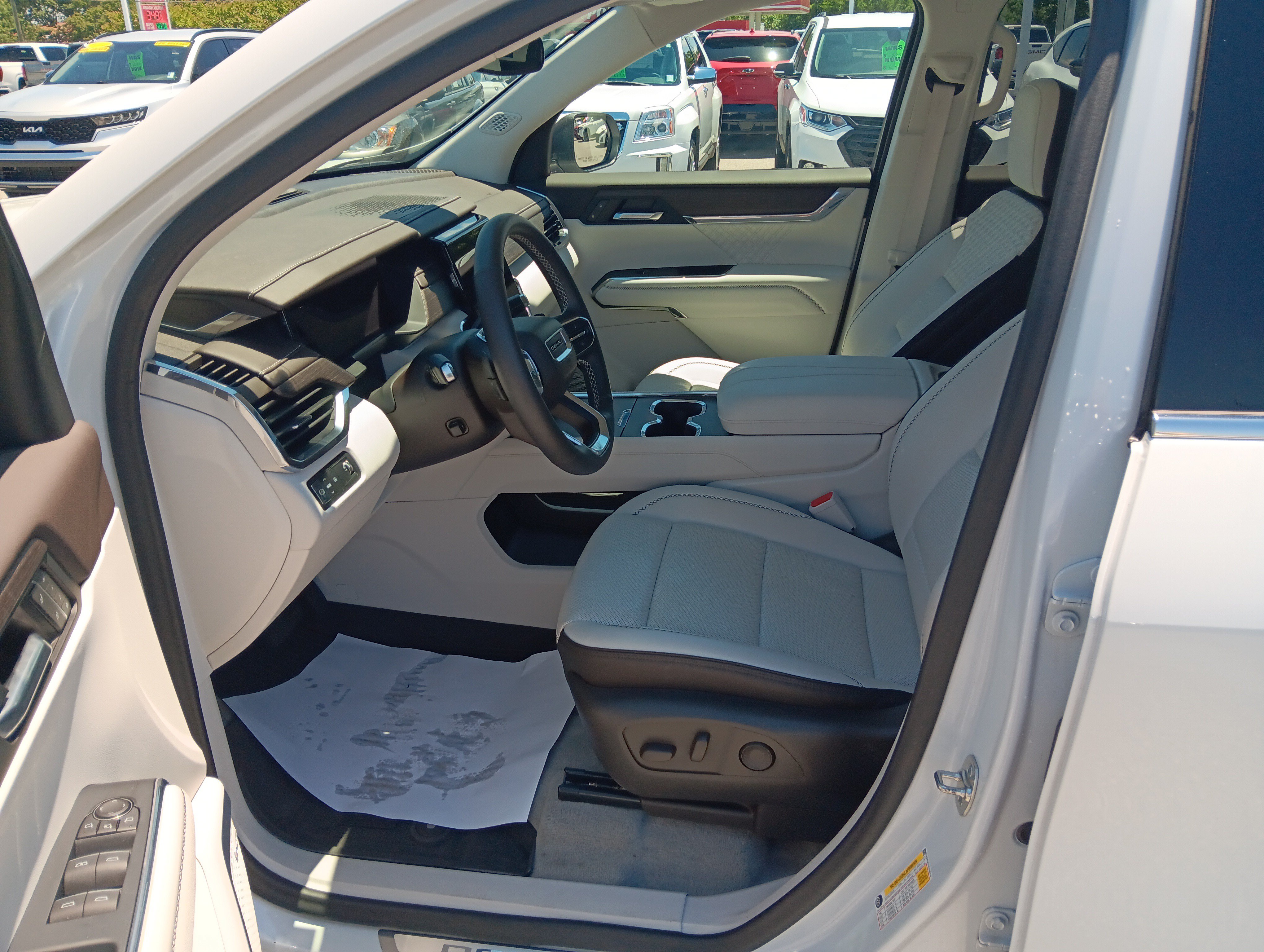 Used 2024 GMC Acadia Denali w/ LPO, Floor Liner Package FWD image 10