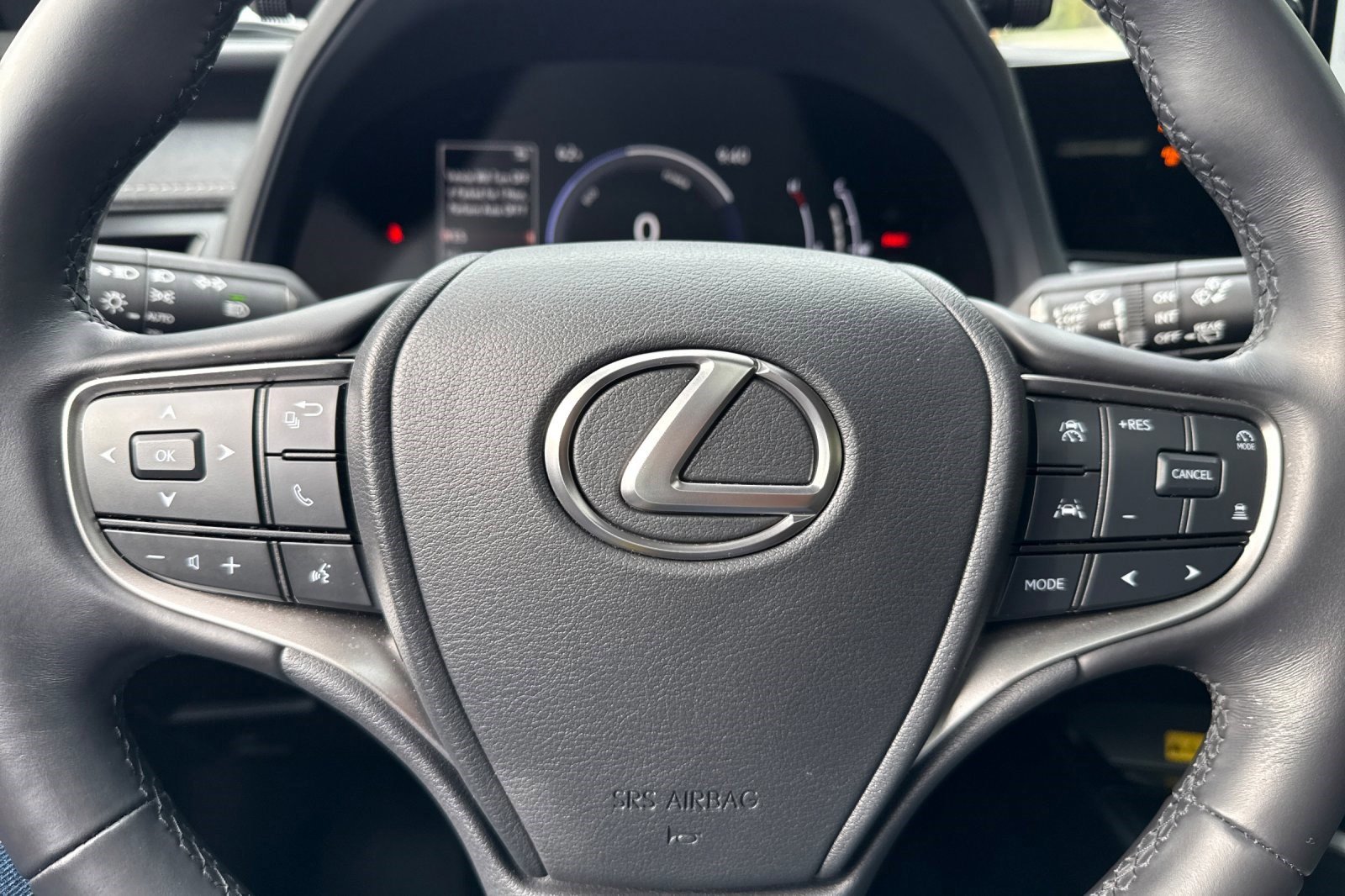 Certified 2025 Lexus UX 300h FWD w/ Accessory Package (Z2) image 17