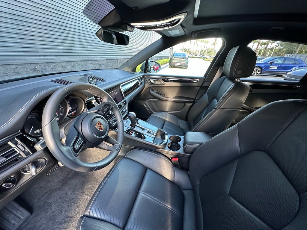 Certified 2025 Porsche Macan T image 4