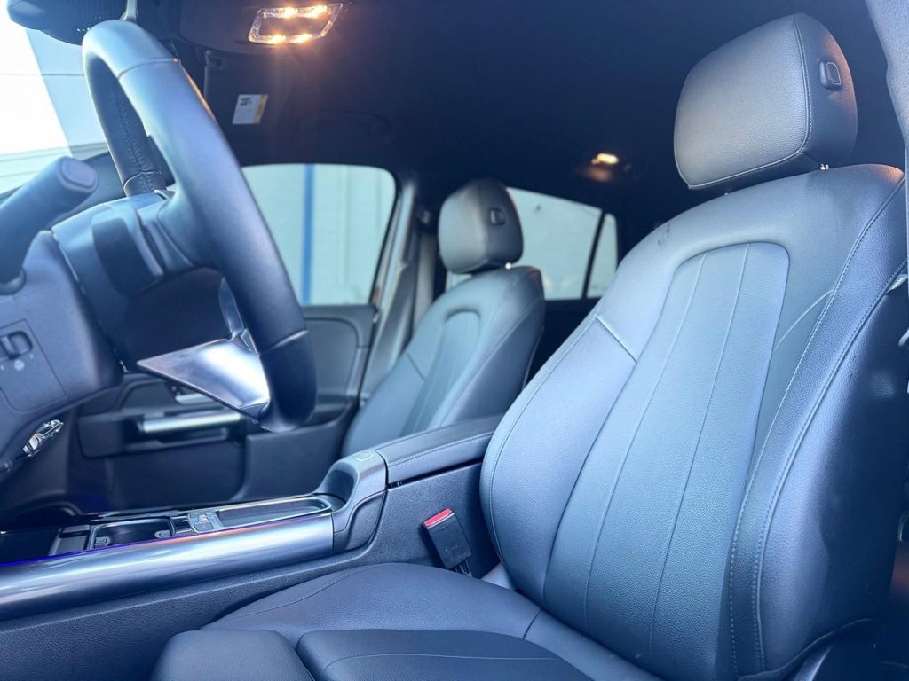 Used 2025 Mercedes-Benz GLA 250 4MATIC w/ Exclusive Package image 12