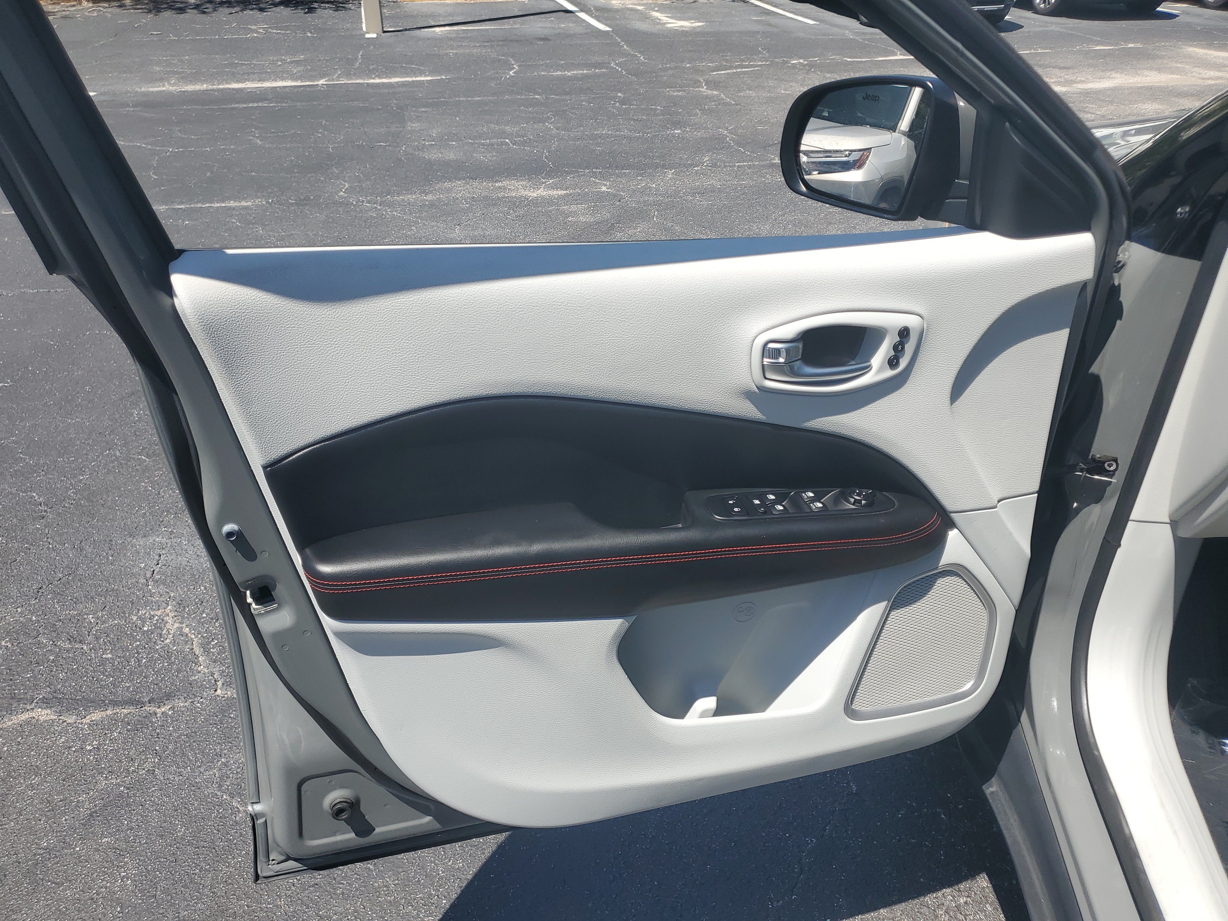 Used 2021 Jeep Compass Limited w/ Elite Interior Group FWD image 23