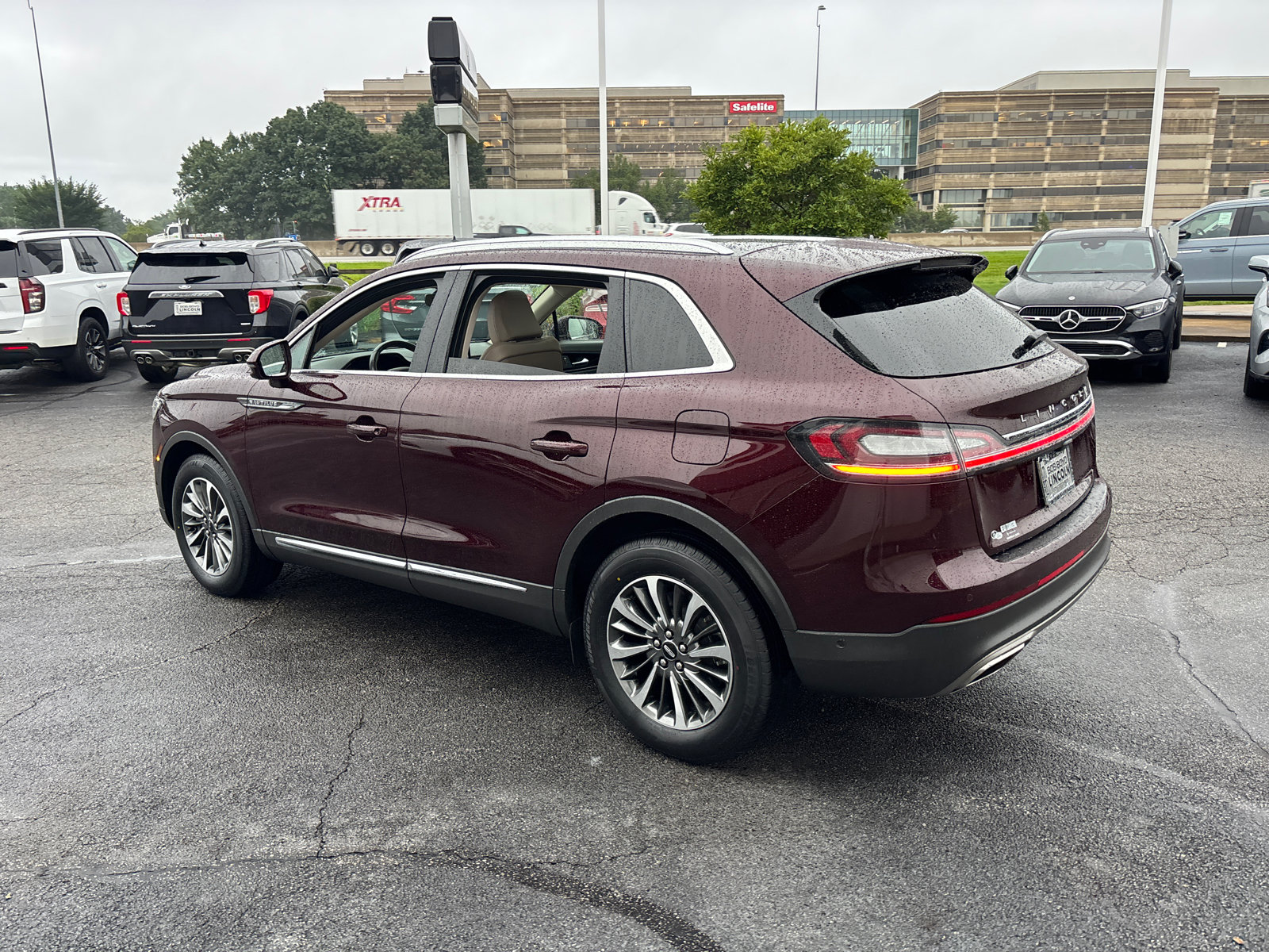 Used 2022 Lincoln Nautilus Reserve AWD/4WD image 5