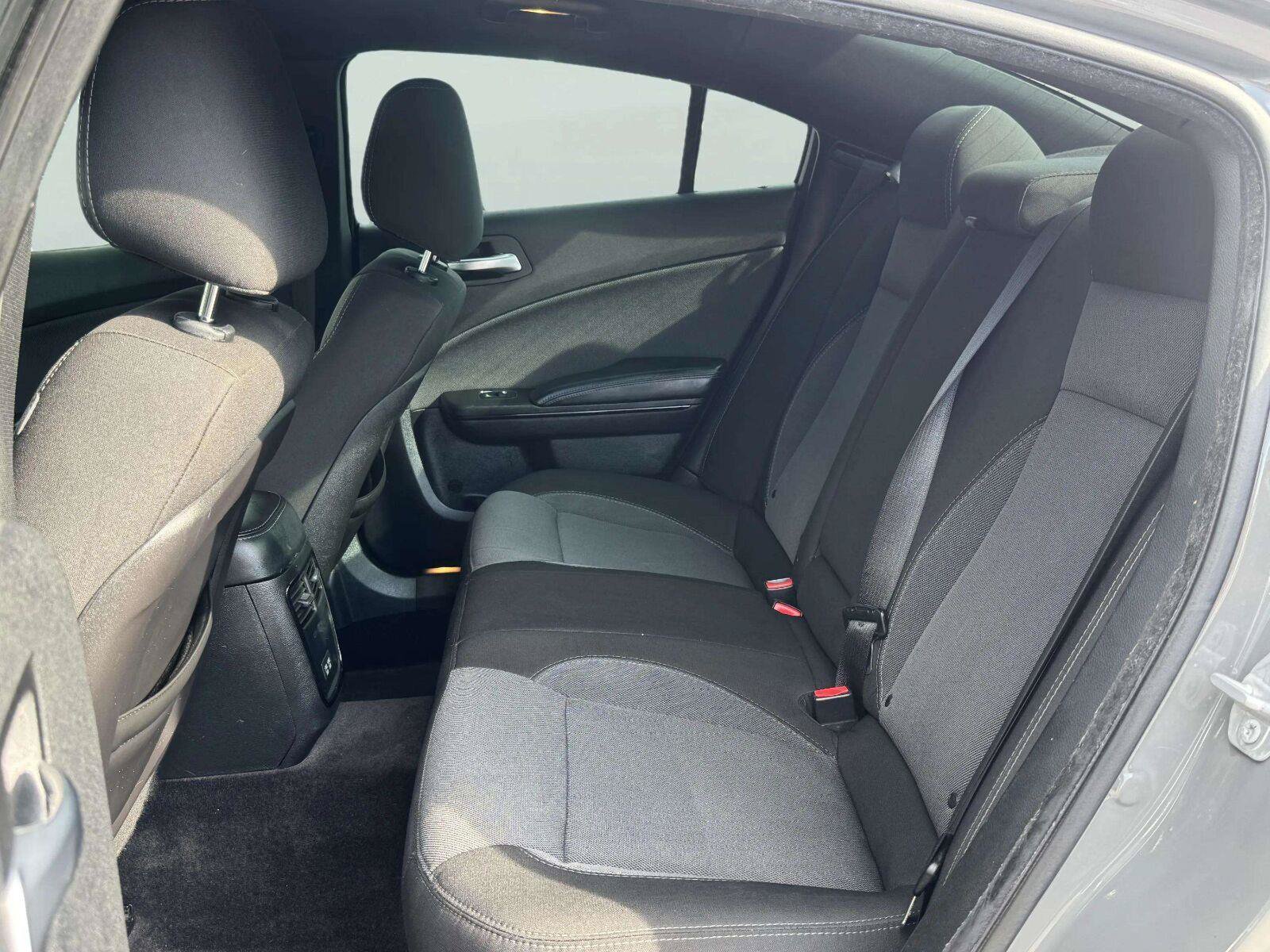 Used 2018 Dodge Charger SXT RWD image 27
